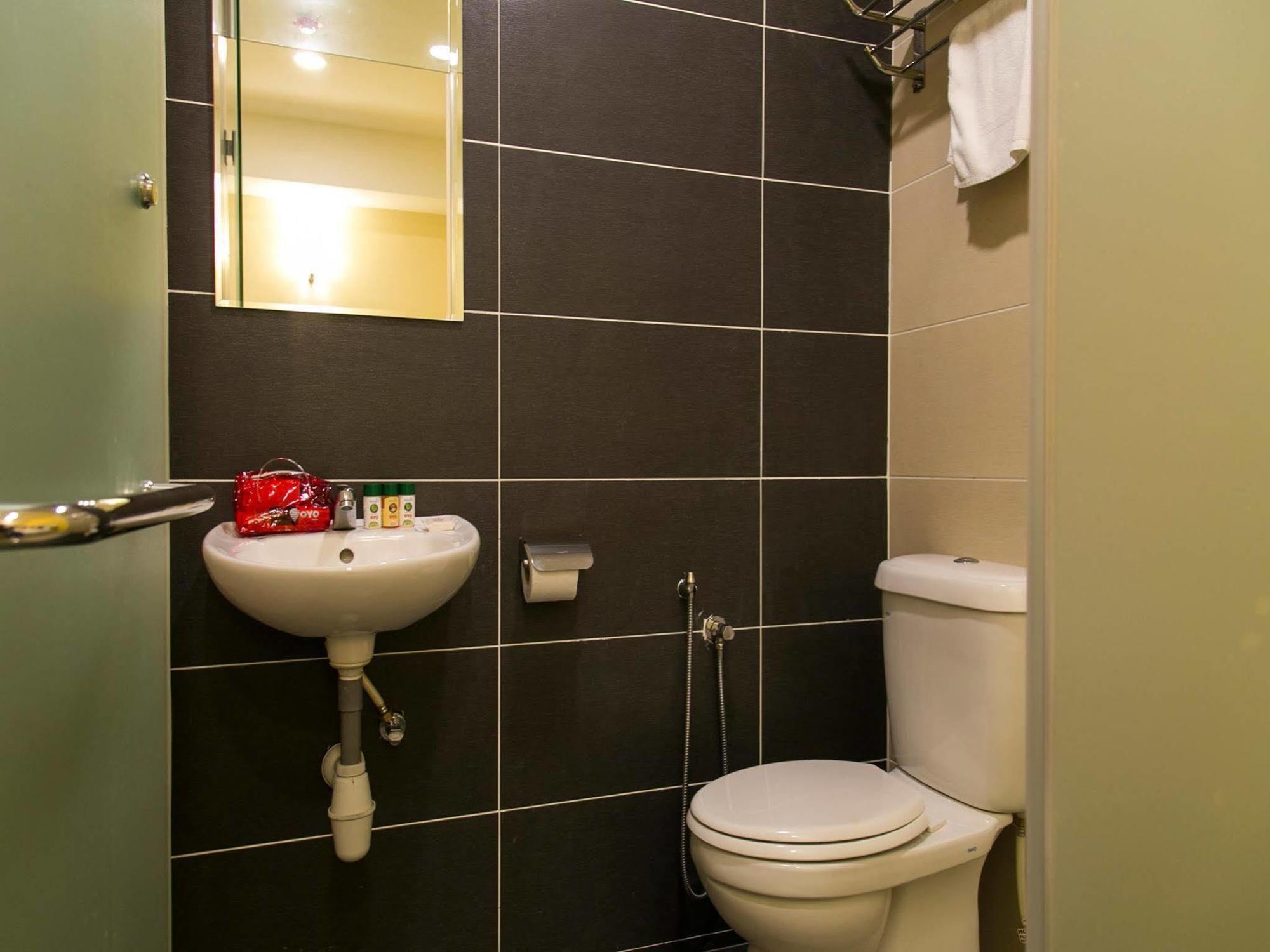 קואלה לומפור Oyo 220 Hotel Sri Maluri מראה חיצוני תמונה