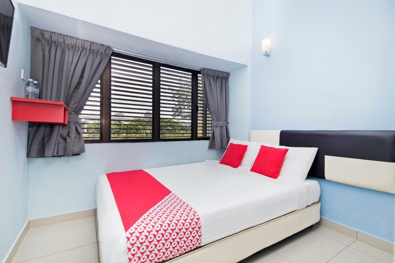 קואלה לומפור Oyo 220 Hotel Sri Maluri מראה חיצוני תמונה